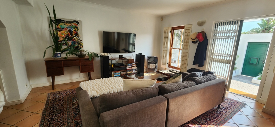 To Let 2 Bedroom Property for Rent in Harfield Village Western Cape